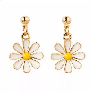 3/$30 CUTE WHITE DAISY FLOWERS EARRINGS